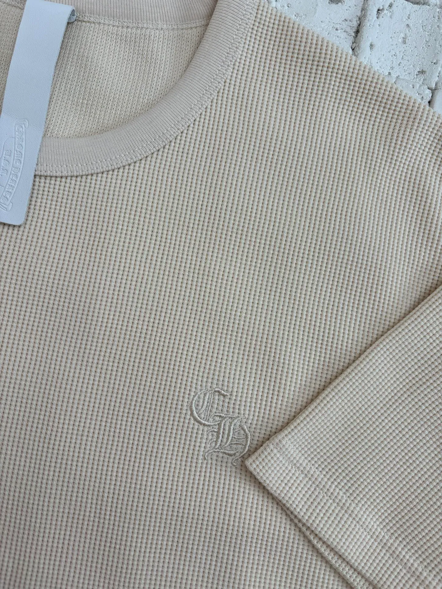 🅿️280 Come Hearts*/Cro Hearts 25Ss new embroidered waffle short sleeves. The fabric is made of 250G pure cotton waffle. The upper body is comfortable. The chest embroidery is made of imported embroidery machines. Precision work. The leather tag is made of imported lambskin. Size: S/M/L